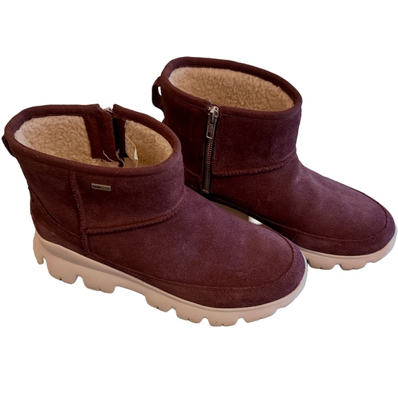 UGG Purple and Cream Ankle Boots with Suede Finish - Picture 3 of 8